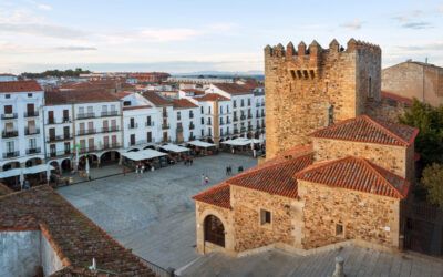 Cáceres en un día: viaje al corazón medieval desde La Aldea del Obispo